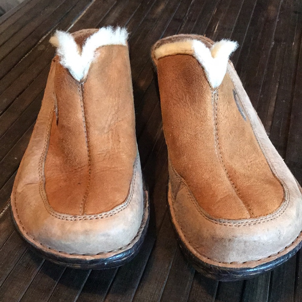 🚨B2G1 BORN Tan Cream Faux Fur Mules